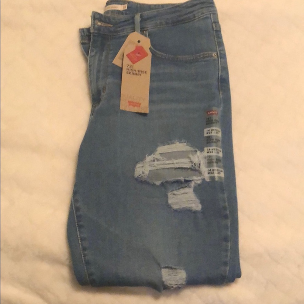 Levi’s 721 high rise distressed